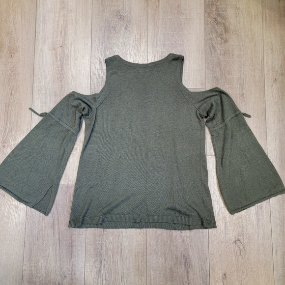 American Eagle Outfitters Large Olive Green Cold Shoulder Sweater Bell Sleeves - Picture 10 of 10